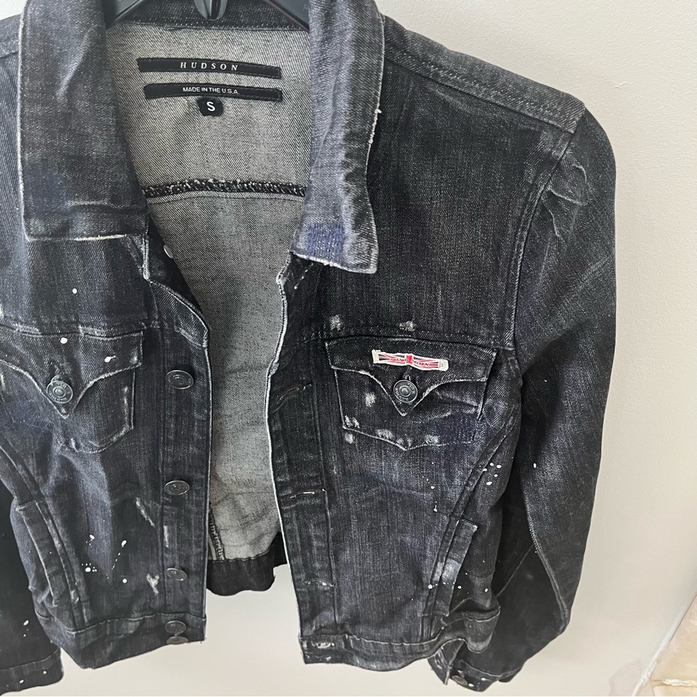 Womens Hudson Trucker jacket

Black distressed

Size S

Buttons

Pockets - Picture 2 of 6